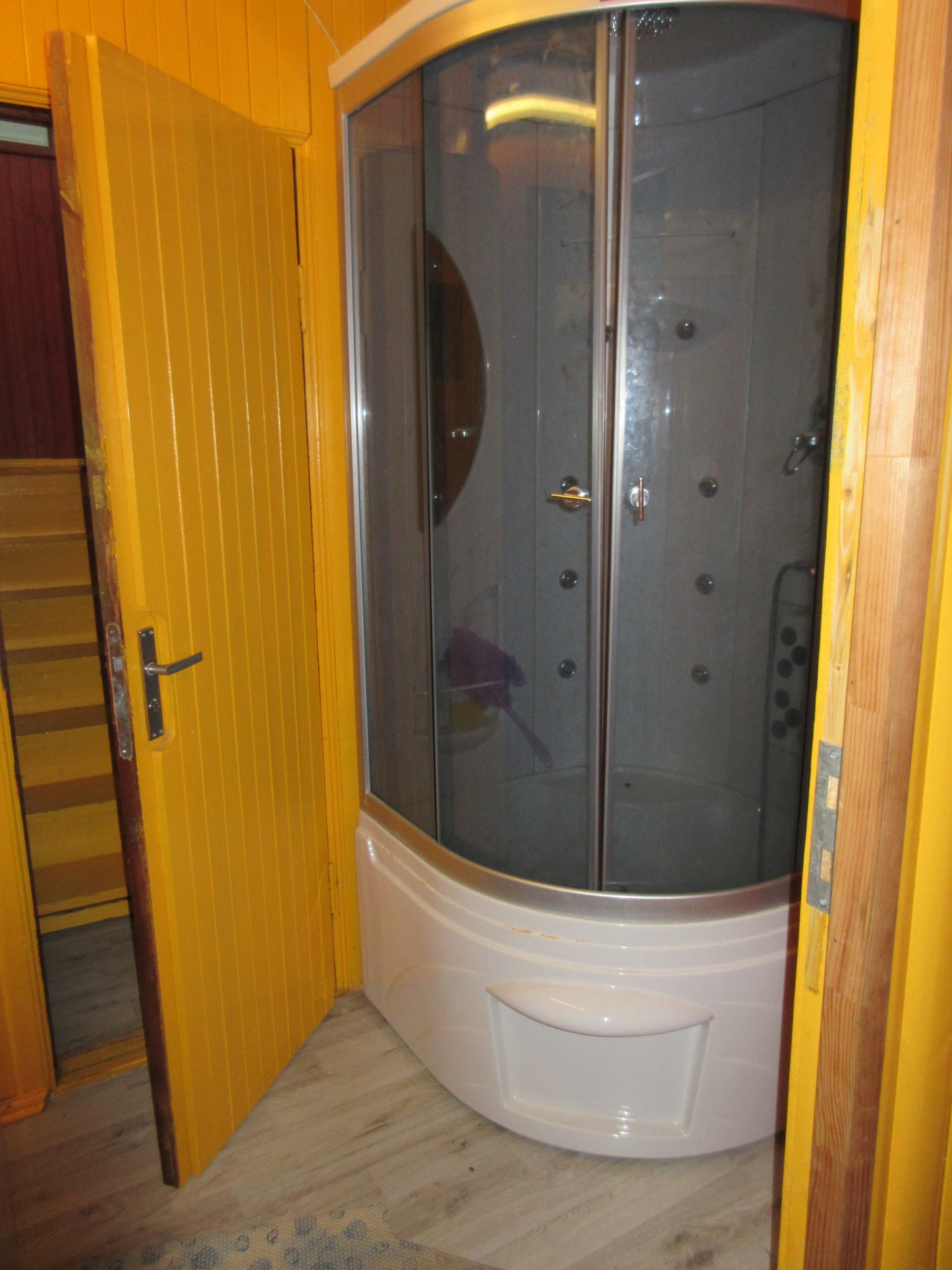 Ventspils nov., Akmeņdziras, Augļu iela 141